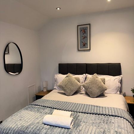 Cosy Countryside Stay- Waters Upton, Telford Exterior foto